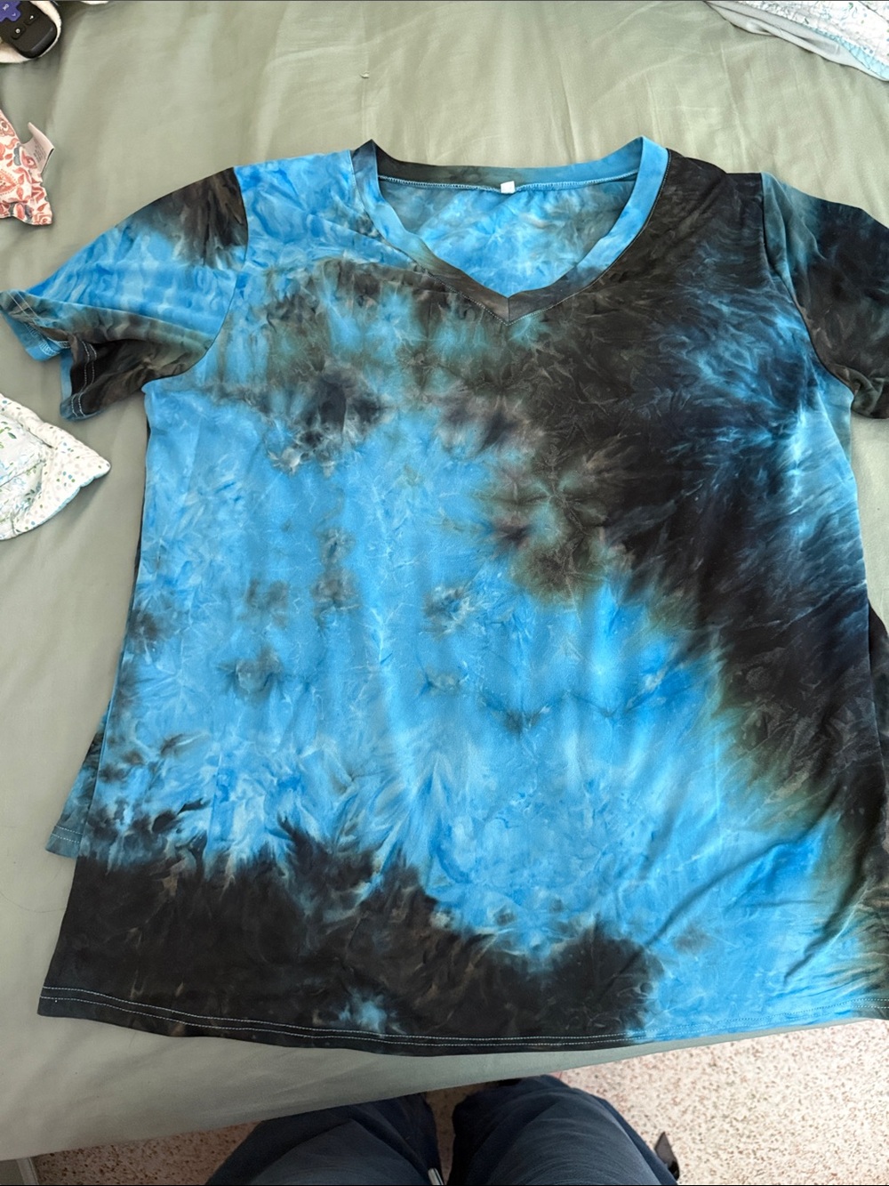 Tie-Dye V-Neck Women's Top - Blue & Black